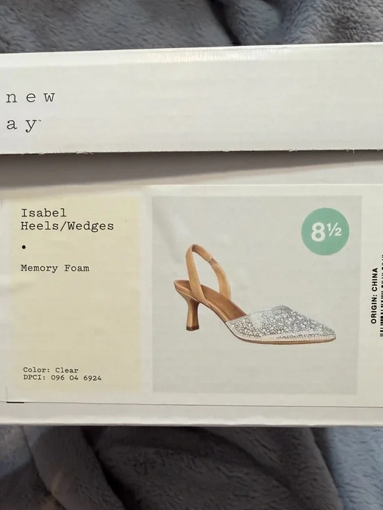 a new day Clear and Tan Slingback  sparkling Heels New in Box size 8 1/2 - Picture 2 of 8